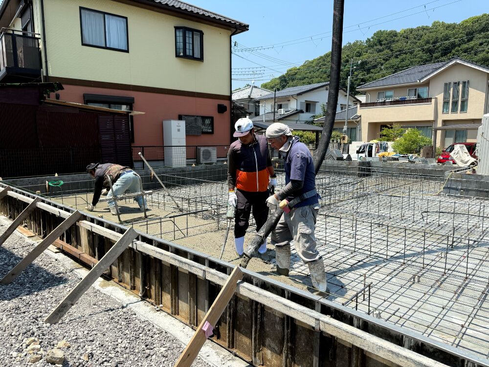 ベースコンクリート打ち