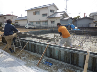 基礎工事が始まりました