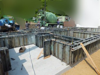 基礎工事