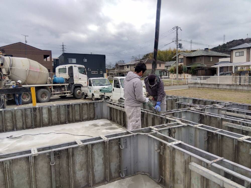 基礎立ち上がり