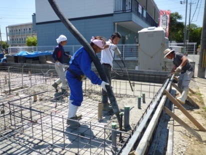 基礎工事に入りました