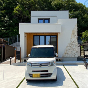 キッチンを中心としたシックモダンの家