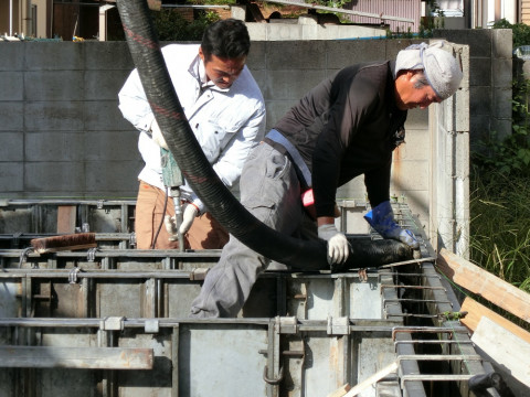 基礎立ち上がり　コンクリート打ち