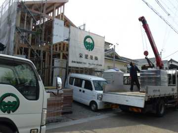 屋根瓦の配送